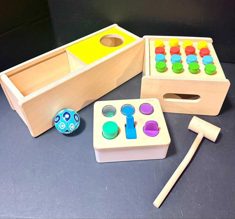 Lovevery Sliding Top Box & ball; tap wooden box Montessori sensory switchboard